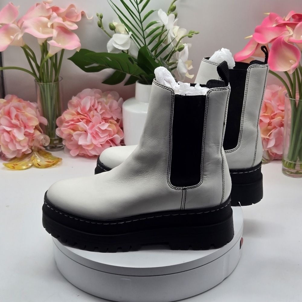 Marc fisher White Chelsea Lug Sole Pull On Bootie 8M - Picture 2 of 14
